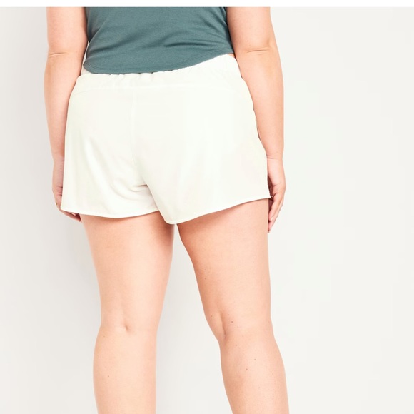 NWT OLD NAVY Mid-Rise StretchTech Run Shorts -- 3-inch inseam Color: Magnolia - Picture 8 of 10